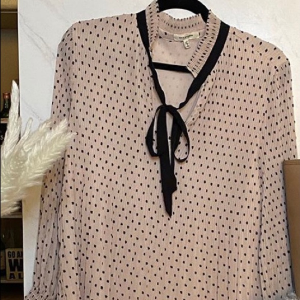 Long sleeves ruffles blouse